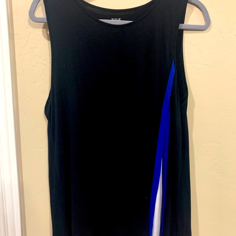 Simple, loose black top!